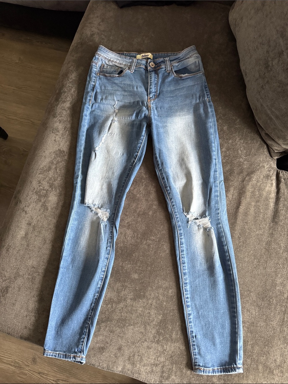 Women’s Light Blue Ripped Skinny Jeans
